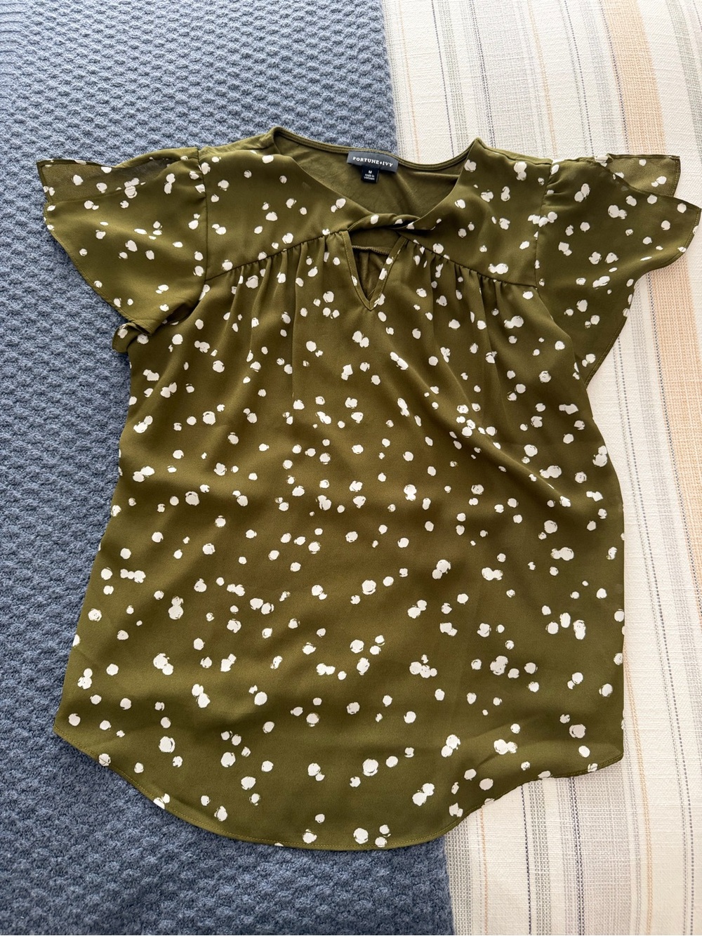 Fortune + Ivy
Adeline Key Hole Mixed Material
Size medium